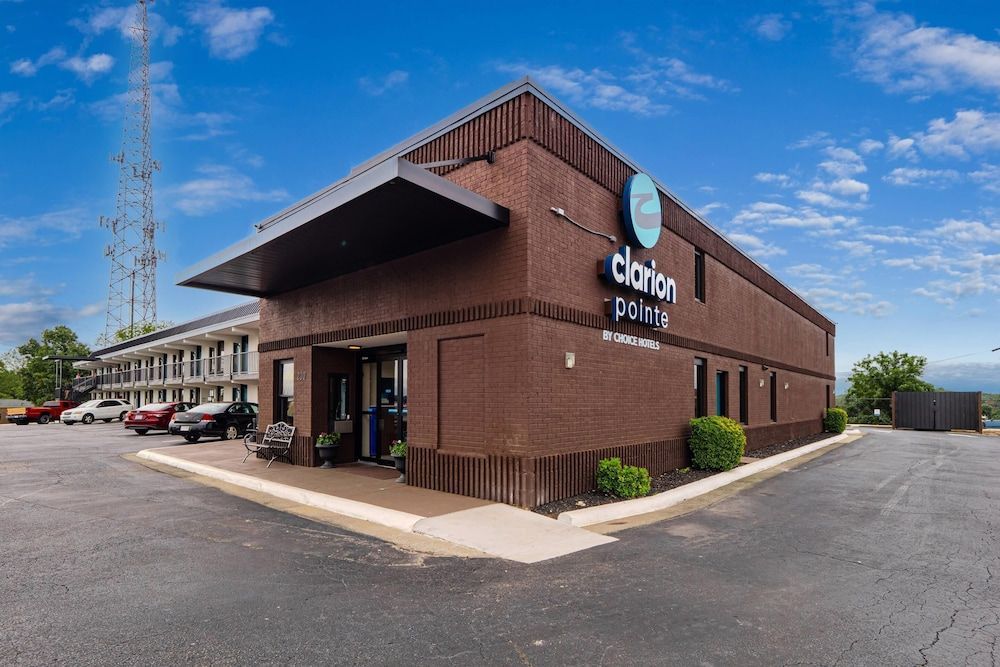 Clarion Pointe Winston - Salem Downtown 1