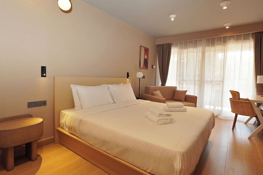 Ionian Crown Suites in Barbati 2