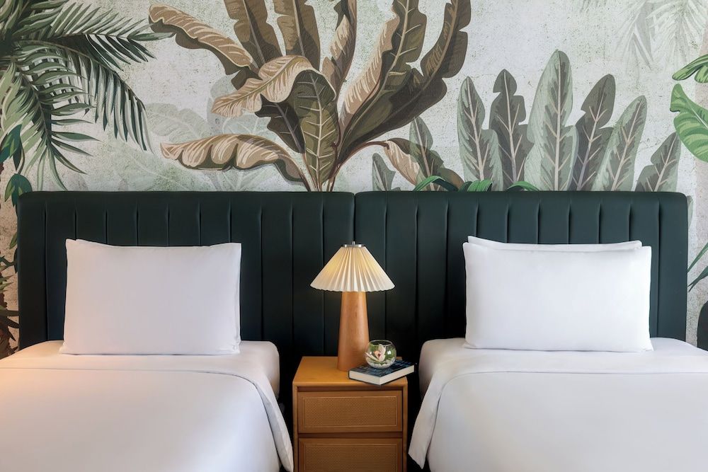 Yas Plaza Mangroves by IHG 1