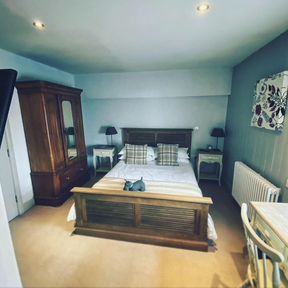 Fleur de Lys Inn, Cranborne 2
