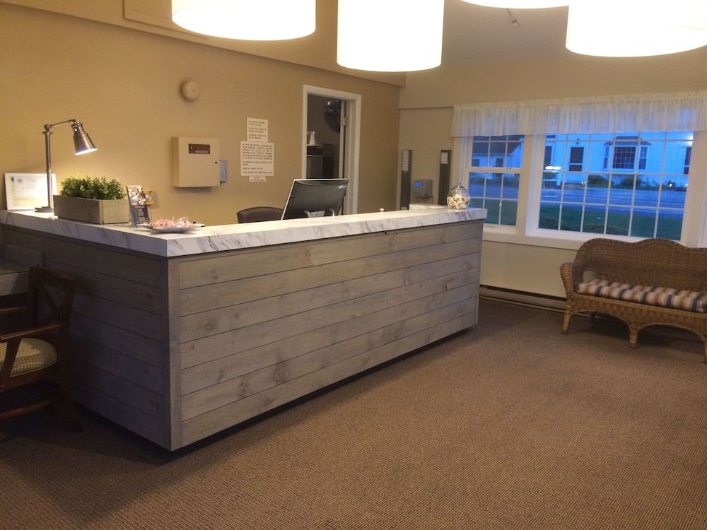 Holiday Hill Inn & Suites 2