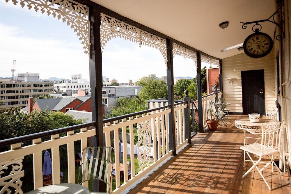 Montacute Boutique Bunkhouse 1