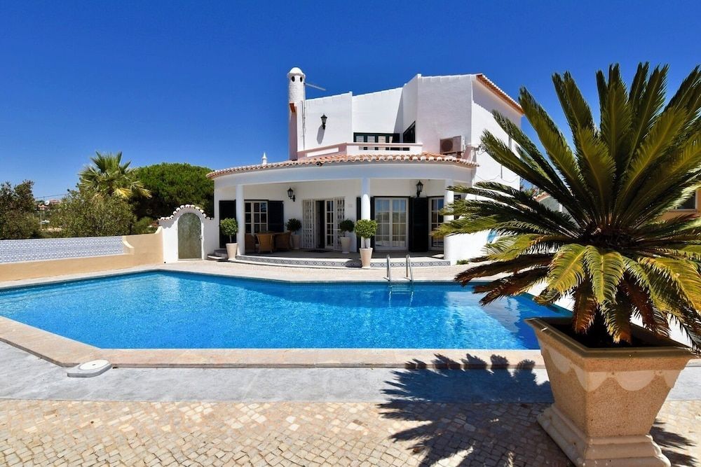 Villa Casa Tulipa Sleeps 4 with Pool Garden & A c 1