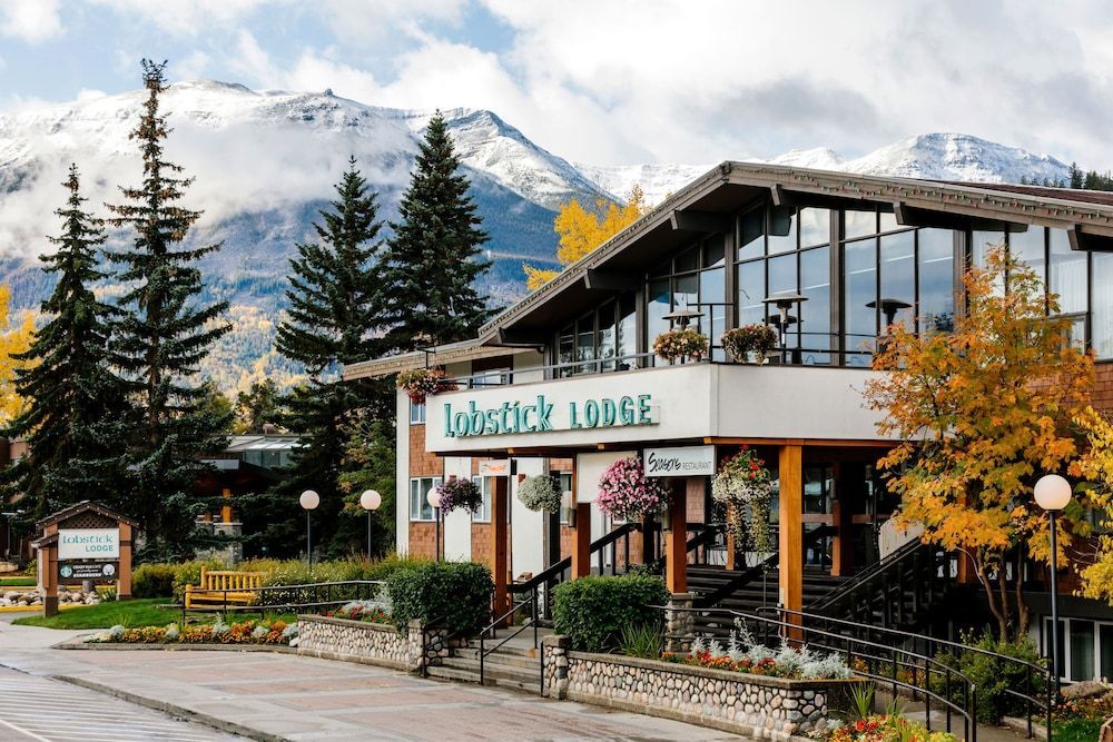 Lobstick Lodge 1