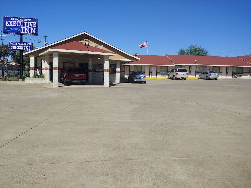 Brooks City Executive Inn 1