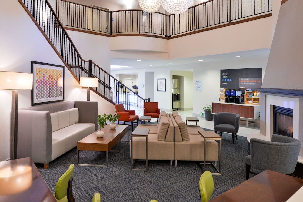 Holiday Inn Express & Suites ARCATA/EUREKA-AIRPORT AREA by IHG 2