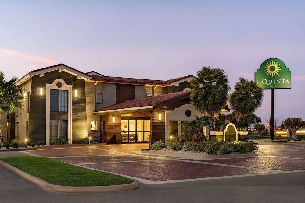 La Quinta Inn by Wyndham Victoria 1