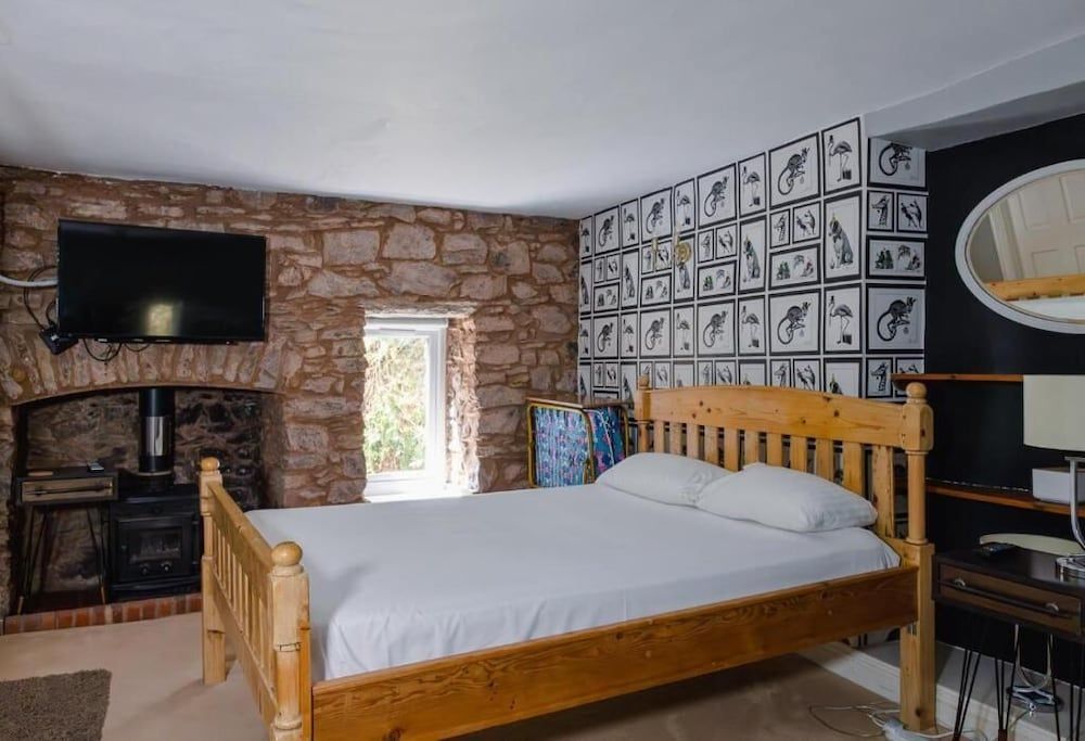 The Rock Inn Hotel (Pub & Restaurant) 2