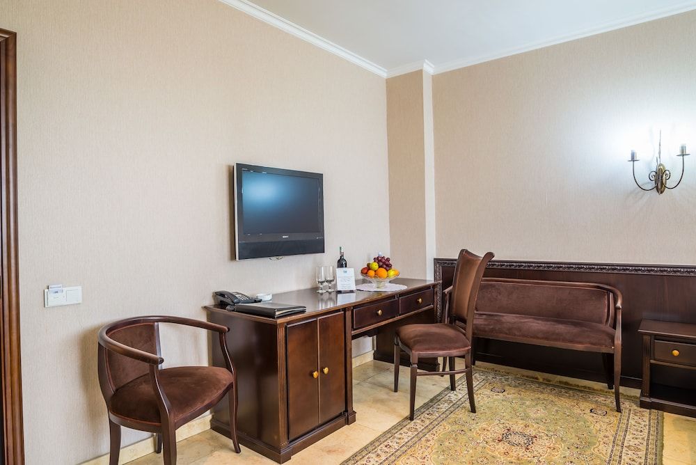 Royal Petrol Hotel 2