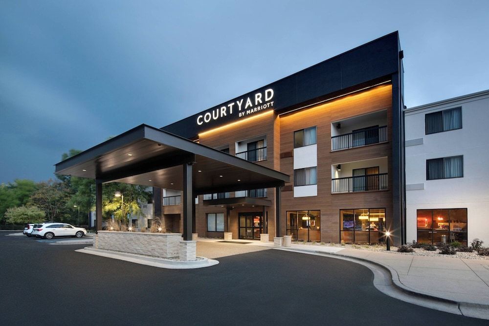 Courtyard Grand Rapids Airport 1