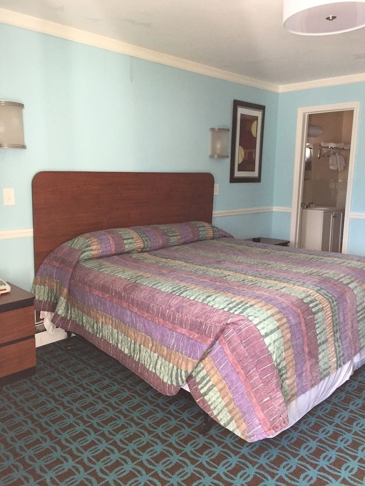Shirley Motel 2