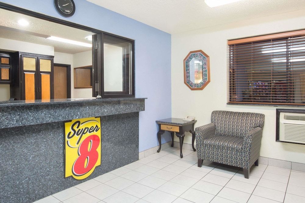 Super 8 by Wyndham New Castle 2