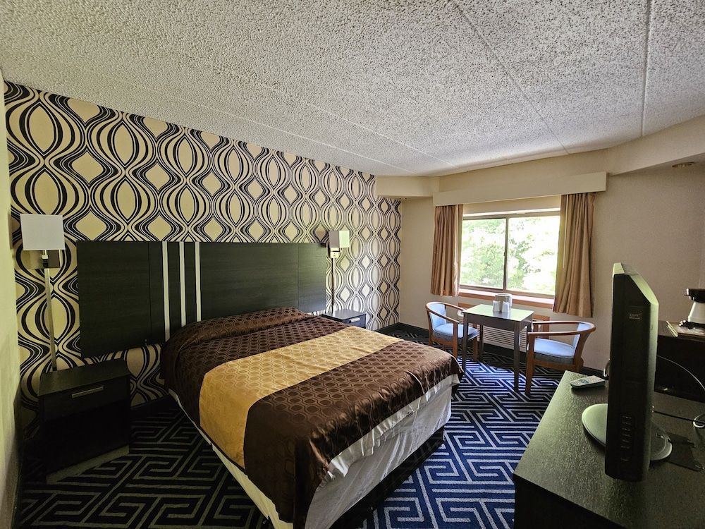 La Mirage Motor Inn 1
