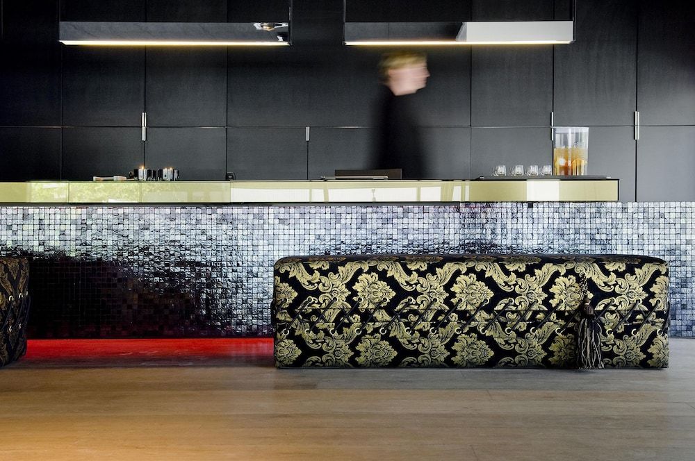 Carbon Hotel 2