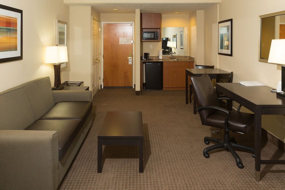 Holiday Inn Express & Suites JACKSONVILLE AIRPORT by IHG 2