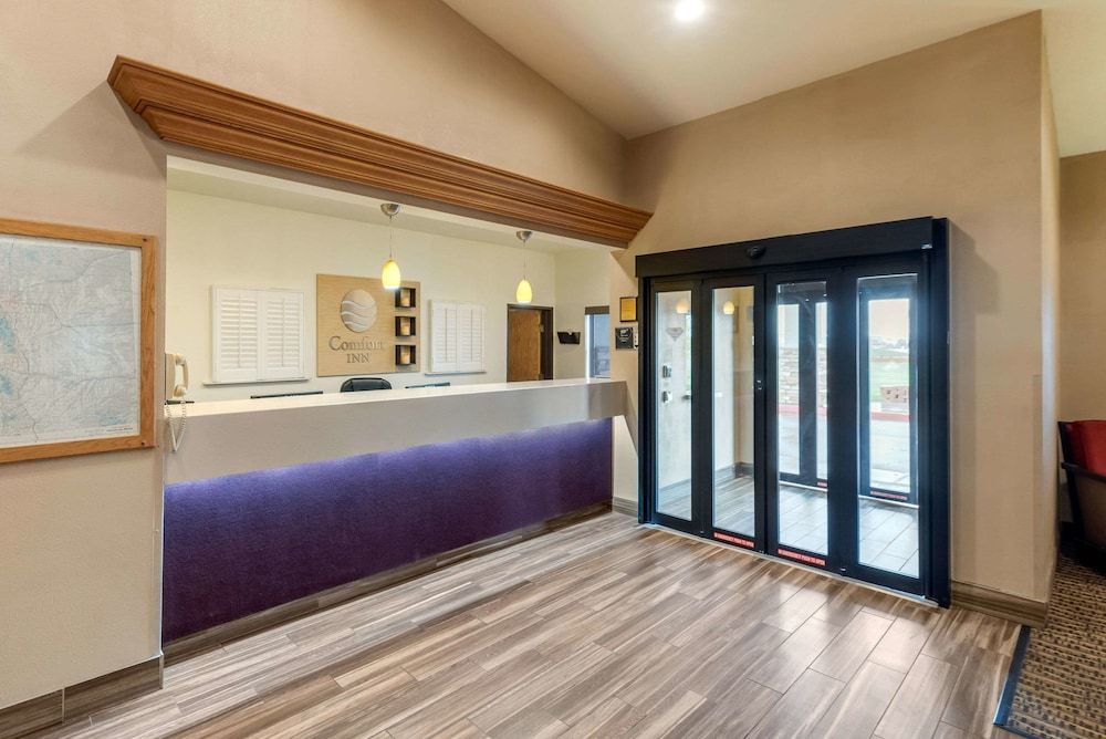 Comfort Inn Limon 2