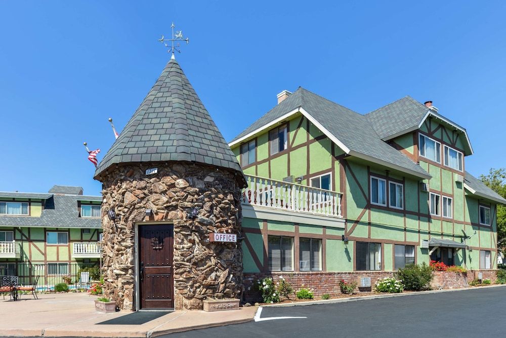 Svendsgaard's Lodge- Americas Best Value Inn & Suites 1