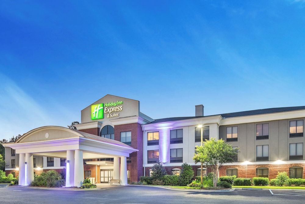Holiday Inn Express & Suites HARDEEVILLE-HILTON HEAD by IHG 1