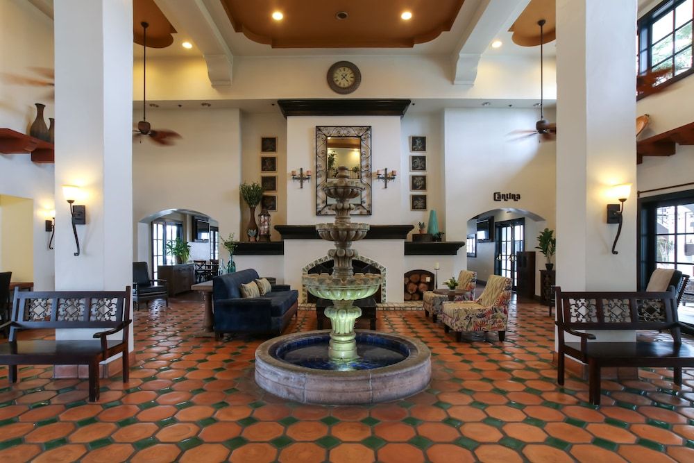 Oxford Suites Pismo Beach 2