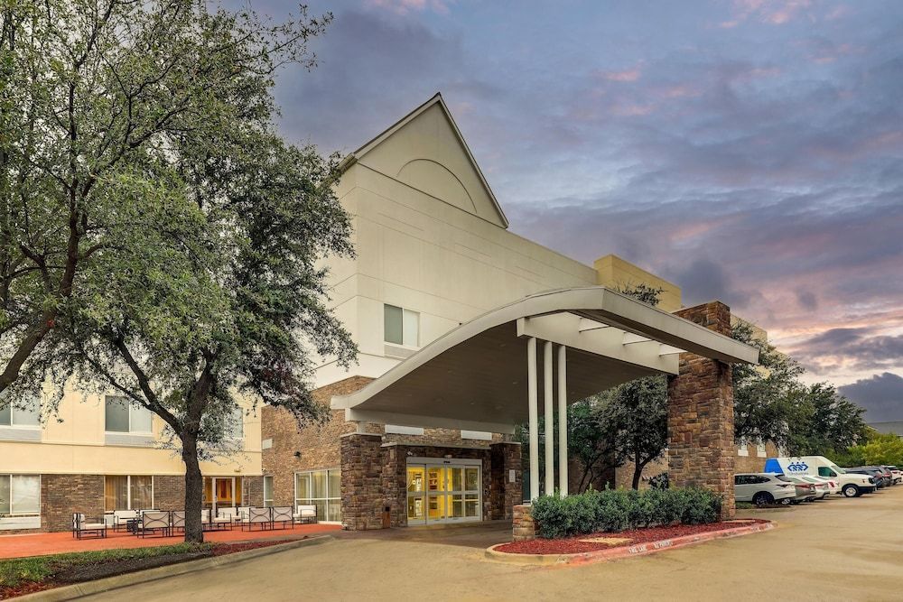 Best Western Plus Las Colinas Inn & Suites 1