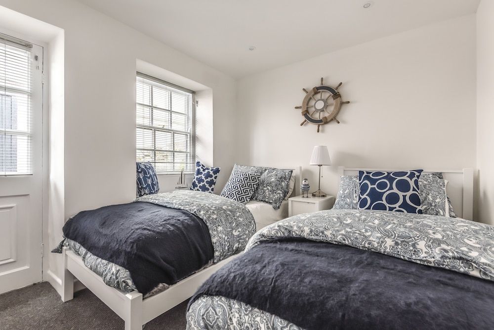 Cottage - Sleeps 6 - Pet Friendly - Patio 2