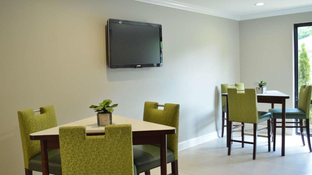 Americas Best Value Inn Memphis Airport 1