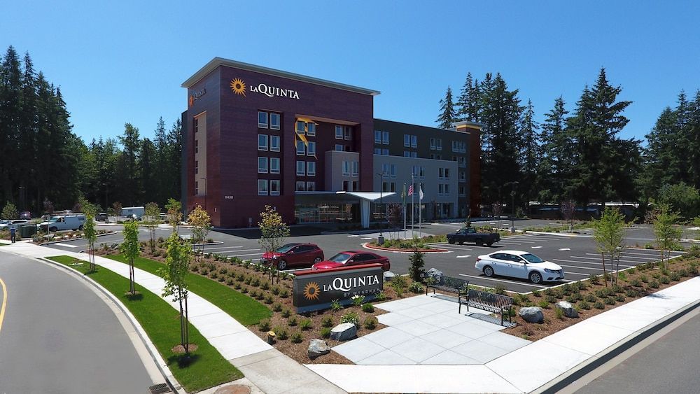 La Quinta Inn & Suites by Wyndham Marysville 1