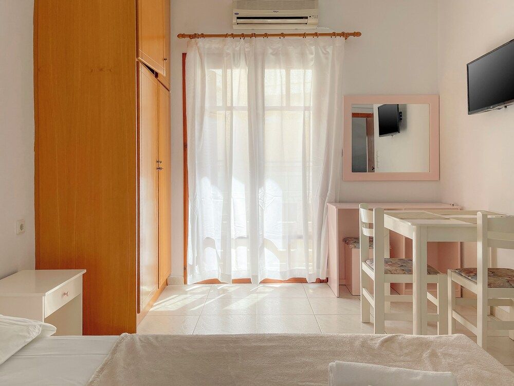 Captain Michalis Apartments - 750m from Kalamaki Beach 1