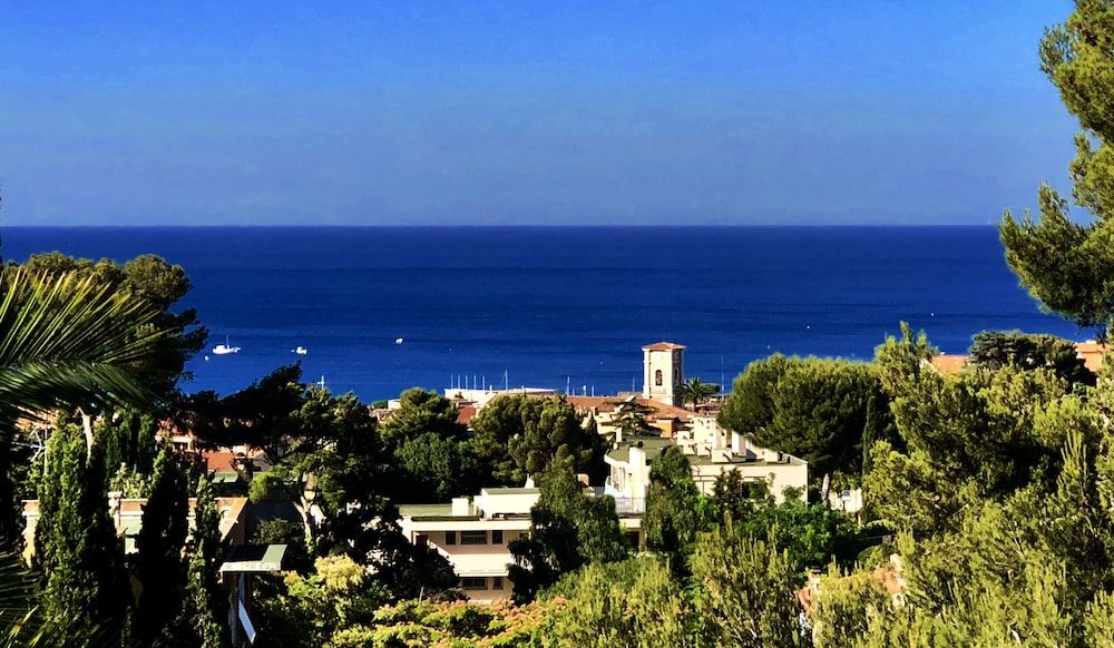The Address Cassis 1