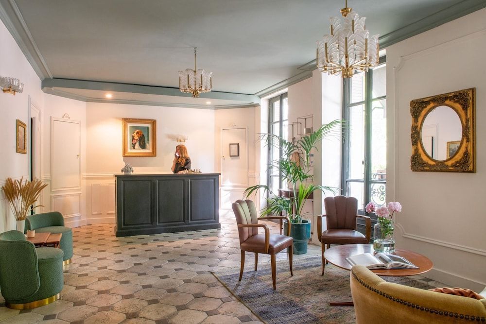 Hôtel De La Porte Dorée 2