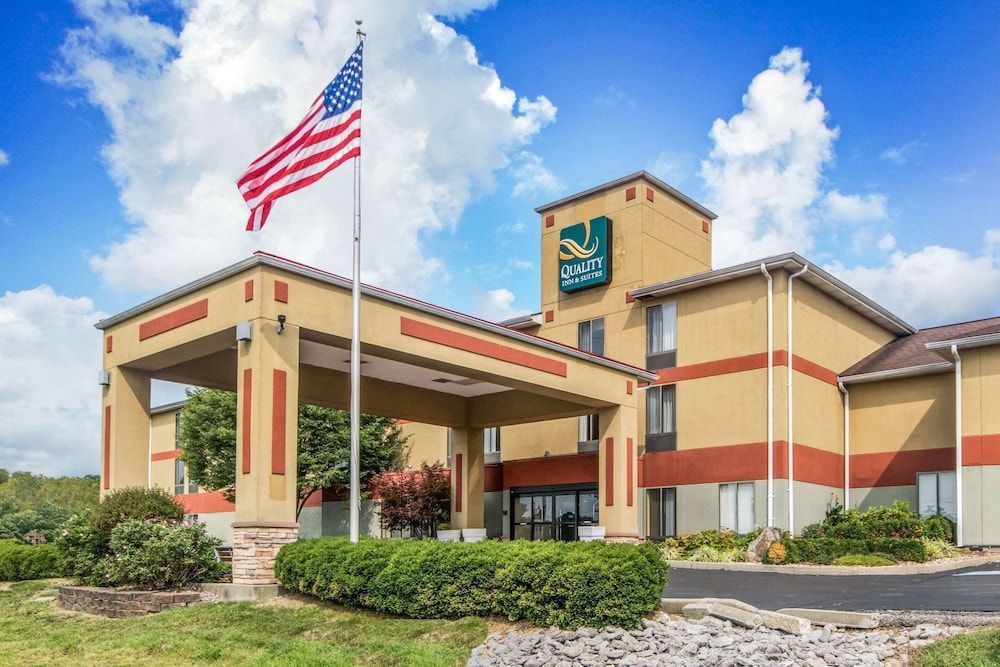 Quality Inn & Suites Lawrenceburg 1