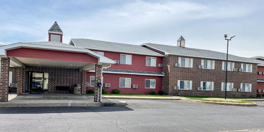 Hudson Inn & Suites 1
