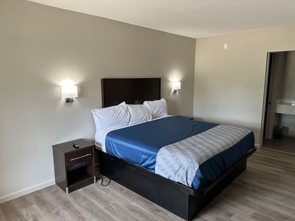 Oakwood Inn 2