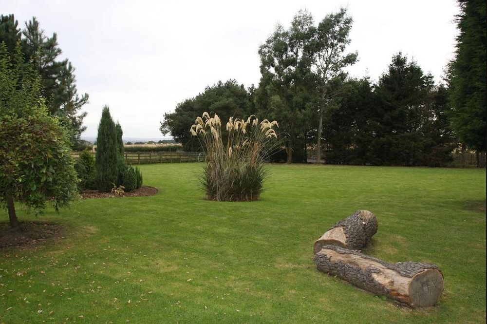 Cottage Lea's Country Hotel & Restaurant 1