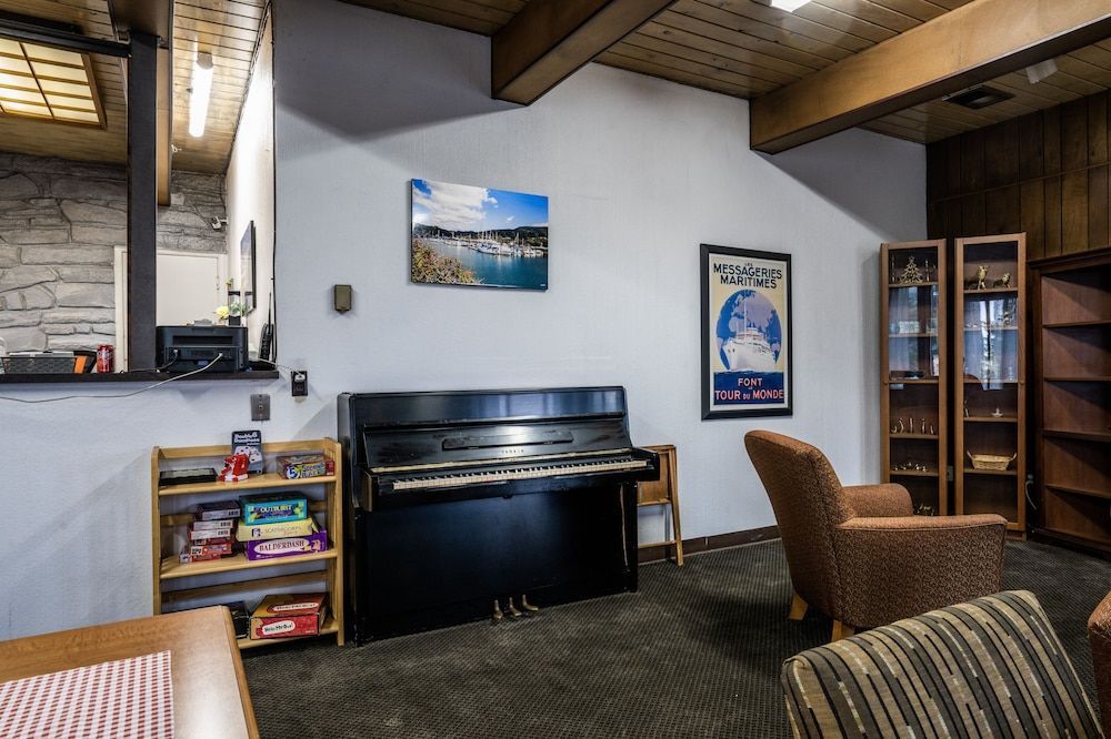 Blue Coast Inn & Suites 2