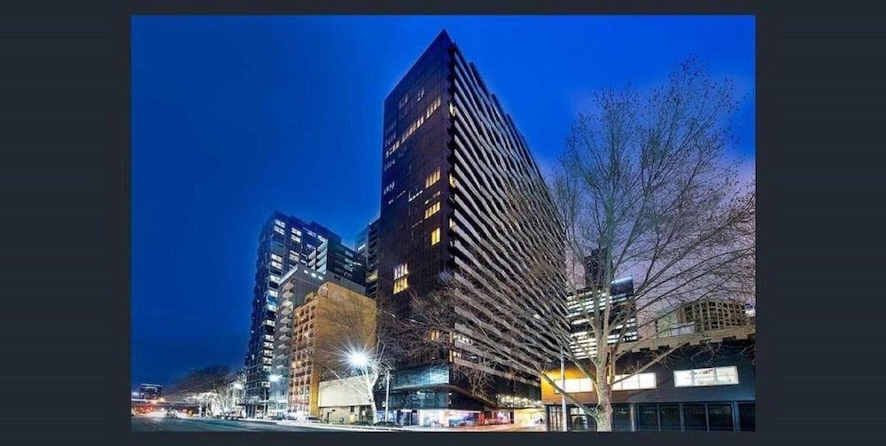 Aura on Flinders Serviced Apartments 1