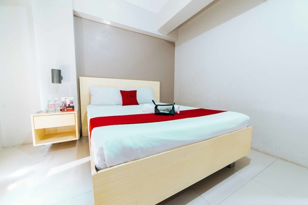 RedDoorz at Samat Mandaluyong 1