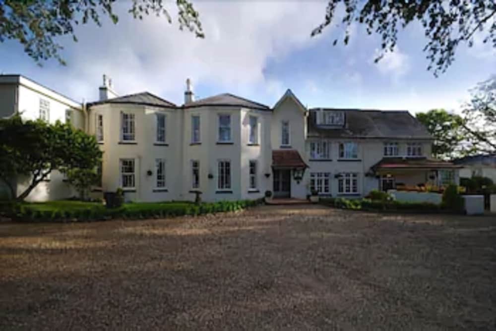 Les Douvres Hotel 1