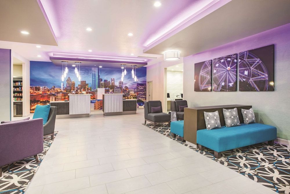 La Quinta by Wyndham Dallas Plano - The Colony 2