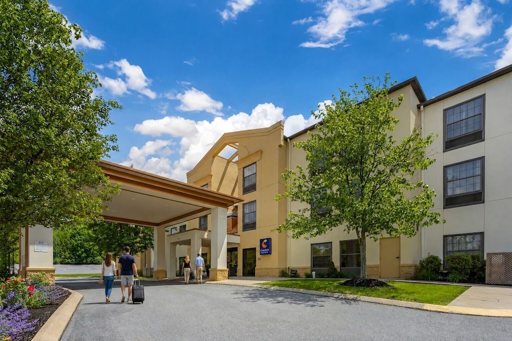 Comfort Suites State College near Penn State - Steps Away from PSU! 1