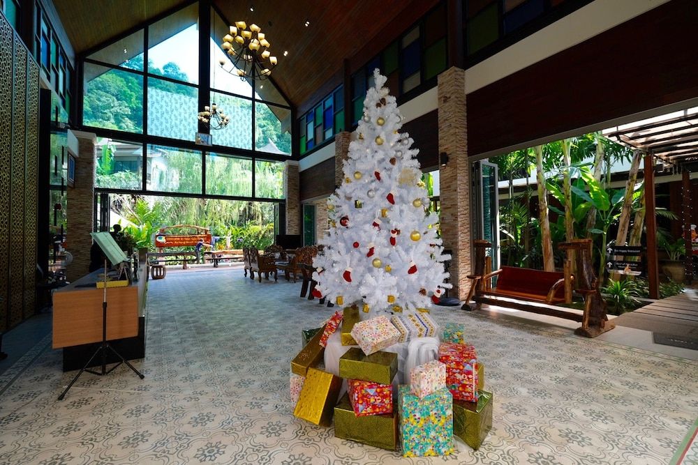 HULA HULA RESORT l truly tropical and fun wellness 2