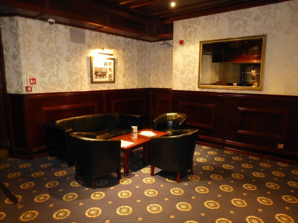 Maes Manor Country Hotel 2