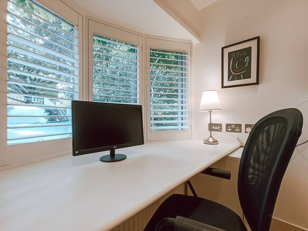 The Sandy Studio Flat in Petersham 2