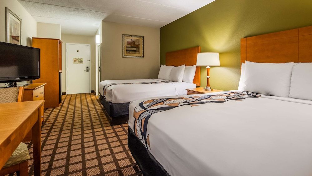 Best Western Plus Chicago Hillside 1