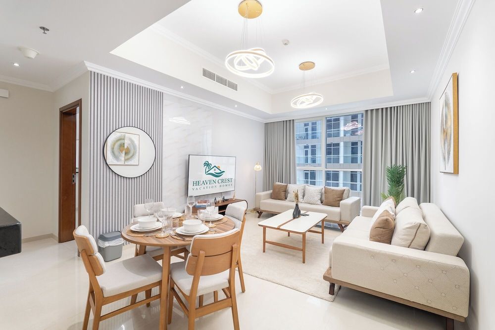 Heaven Crest Vacation Homes Downtown - Studio, 1, & 3 Bedroom Suites 2 minute walk to Dubai Mall and Burj Khalifa 1