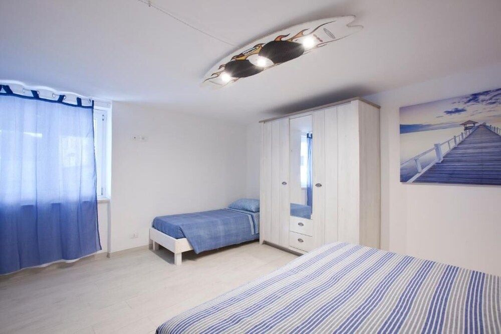 Surf and Windsurfer House Anzio 2