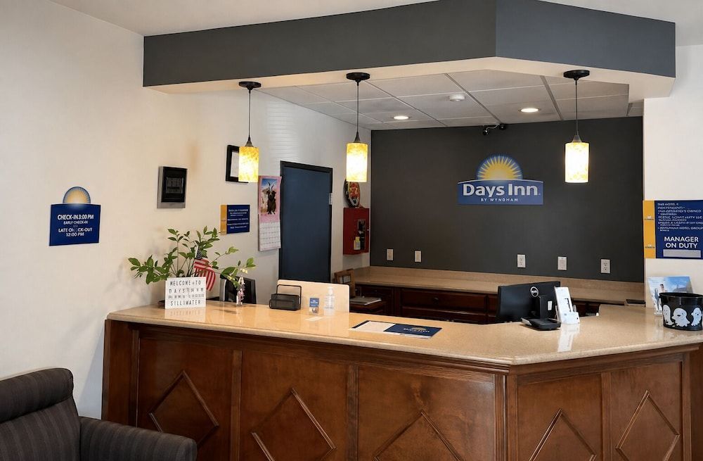 Days Inn by Wyndham Topeka 2