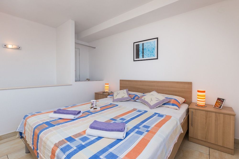 Apartments Lovro 1