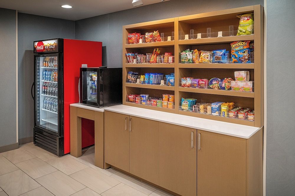 Holiday Inn Express & Suites FAIRMONT by IHG 2