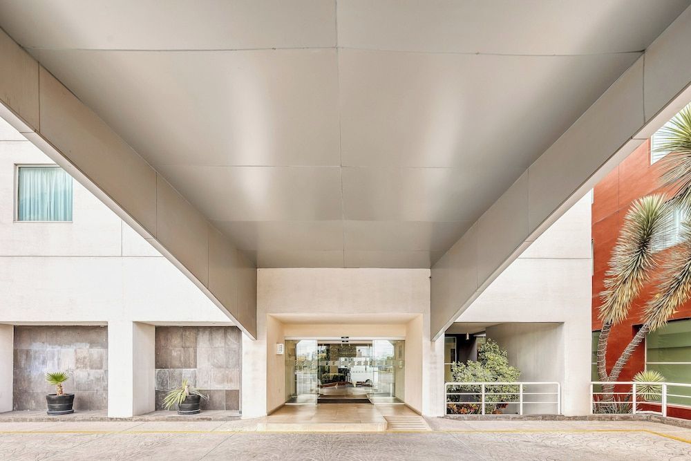 Fiesta Inn Express San Luis Potosí Oriente 2